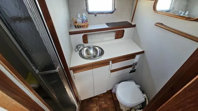 Slide: The Image of Carver 32 Aft Cabin 1990 - 22