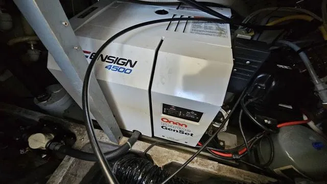 Slide: The Image of Carver 32 Aft Cabin 1990 - 32