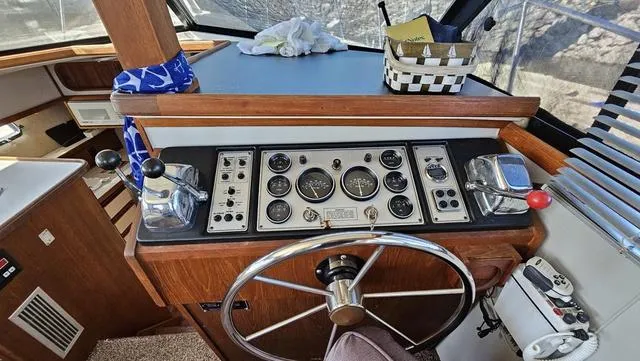 Slide: The Image of Carver 32 Aft Cabin 1990 - 17