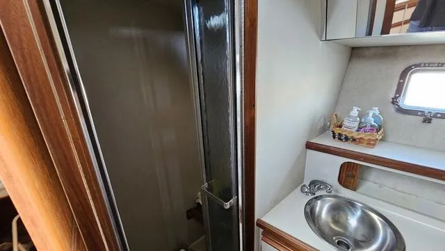 Slide: The Image of Carver 32 Aft Cabin 1990 - 23