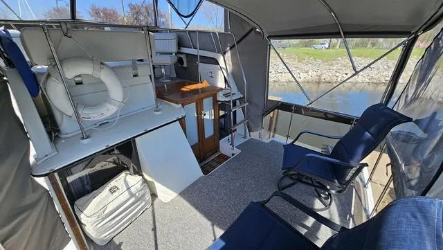 Slide: The Image of Carver 32 Aft Cabin 1990 - 6