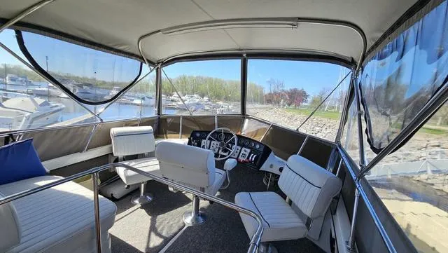 Slide: The Image of Carver 32 Aft Cabin 1990 - 7