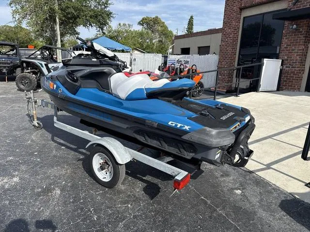 Slide: The Image of Sea-Doo GTX 2018 - 4