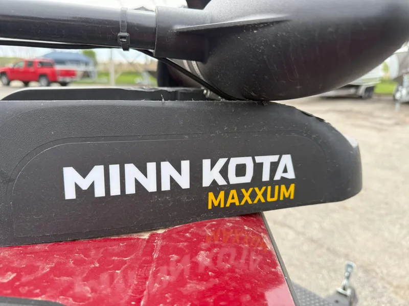 Slide: The Image of Minn Kota Maxxum motor on 2022 Tracker Pro Team 190 TX boat, close-up view. - 15