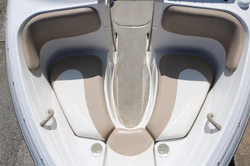Slide: The Image of 2006 Four Winns 180 Horizon boat interior with beige and white seating. - 20