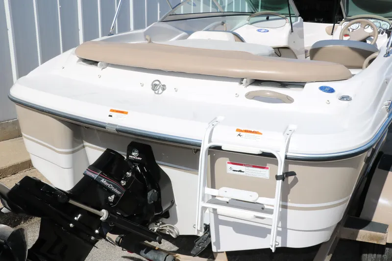 Slide: The Image of 2006 Four Winns 180 Horizon boat with outboard motor and swim ladder. - 4