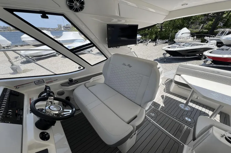 Slide: The Image of Sea Ray 350 Coupe 2021 - 10