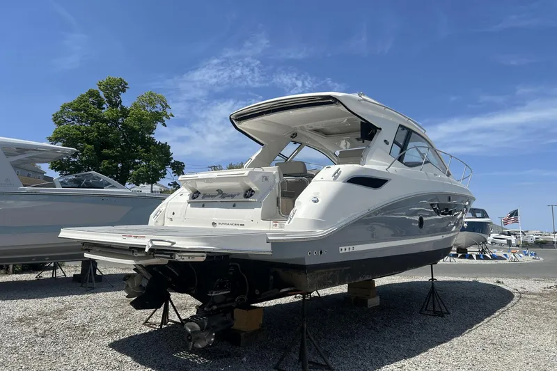 Slide: The Image of Sea Ray 350 Coupe 2021 - 2