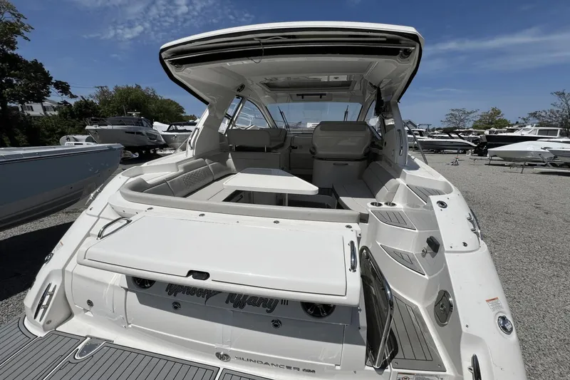 Slide: The Image of Sea Ray 350 Coupe 2021 - 4