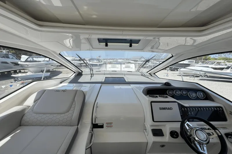 Slide: The Image of Sea Ray 350 Coupe 2021 - 9