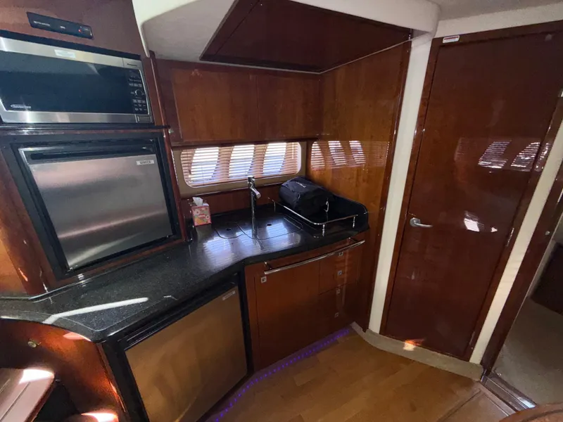 Slide: The Image of Sea Ray 390 Sundancer 2011 - 11