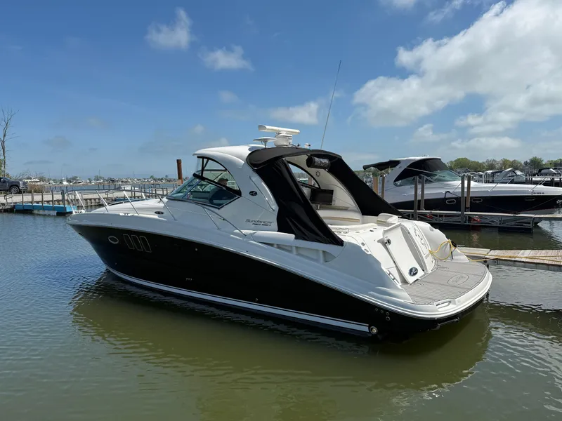 Slide: The Image of Sea Ray 390 Sundancer 2011 - 4