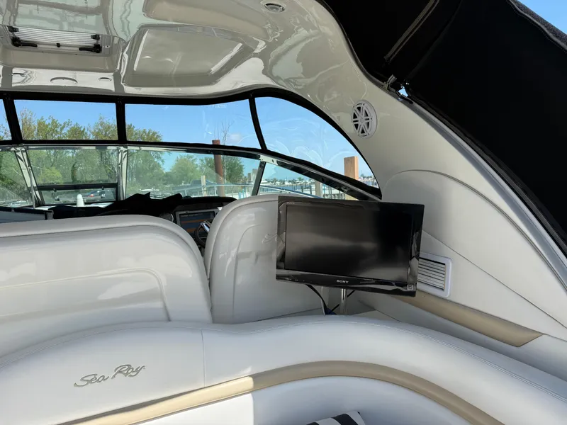 Slide: The Image of Sea Ray 390 Sundancer 2011 - 5