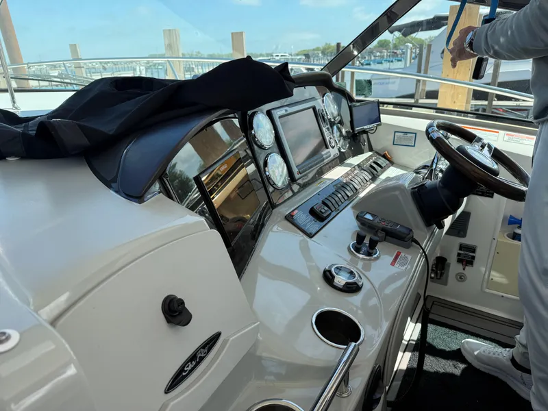 Slide: The Image of Sea Ray 390 Sundancer 2011 - 6