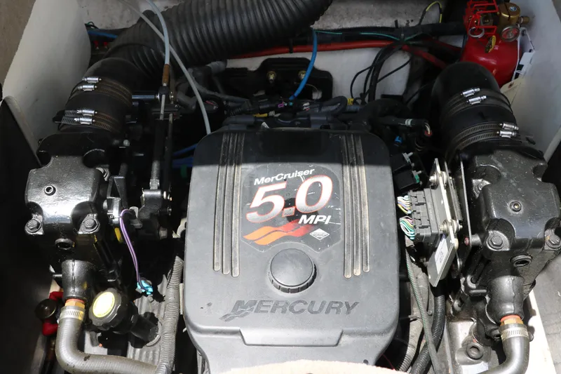 Slide: The Image of MerCruiser 5.0 MPI engine in a 2004 Sea Ray 220 Select boat. - 35