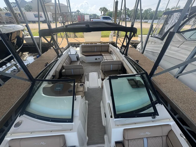 Slide: The Image of Sea Ray 290 Sundeck 2016 - 10
