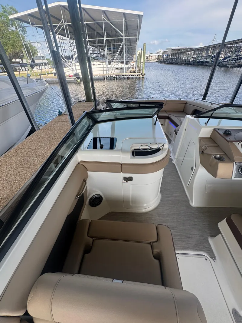 Slide: The Image of Sea Ray 290 Sundeck 2016 - 16