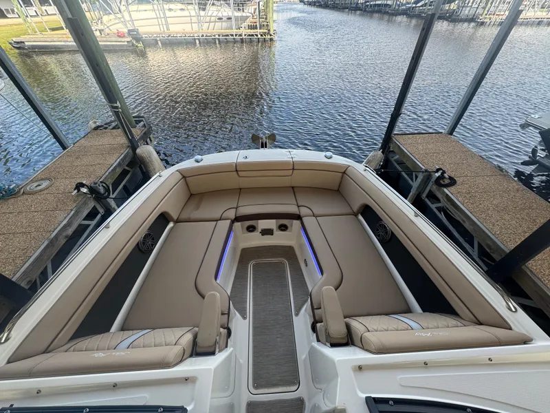 Slide: The Image of Sea Ray 290 Sundeck 2016 - 8