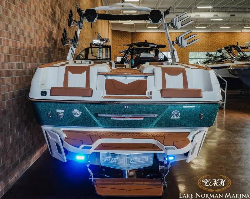 Slide: The Image of Malibu Wakesetter 25 LSV 2025 - 10