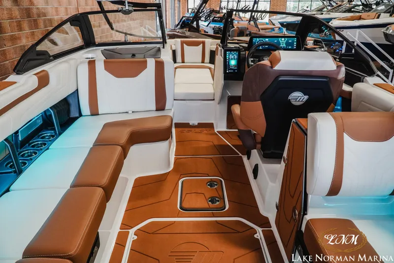 Slide: The Image of Malibu Wakesetter 25 LSV 2025 - 14