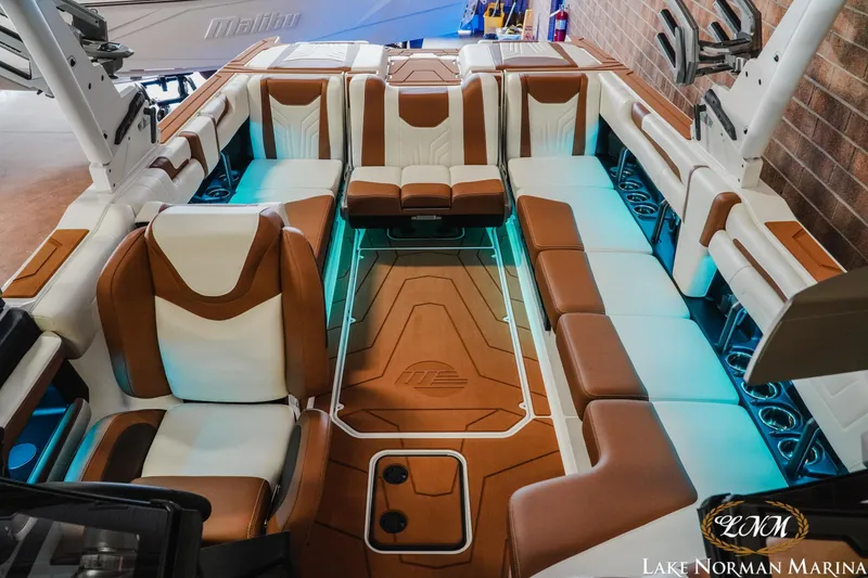 Slide: The Image of Malibu Wakesetter 25 LSV 2025 - 19