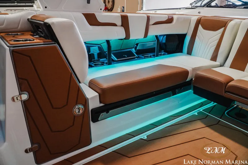 Slide: The Image of Malibu Wakesetter 25 LSV 2025 - 22