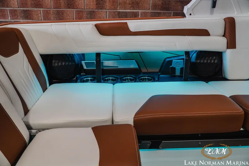 Slide: The Image of Malibu Wakesetter 25 LSV 2025 - 23