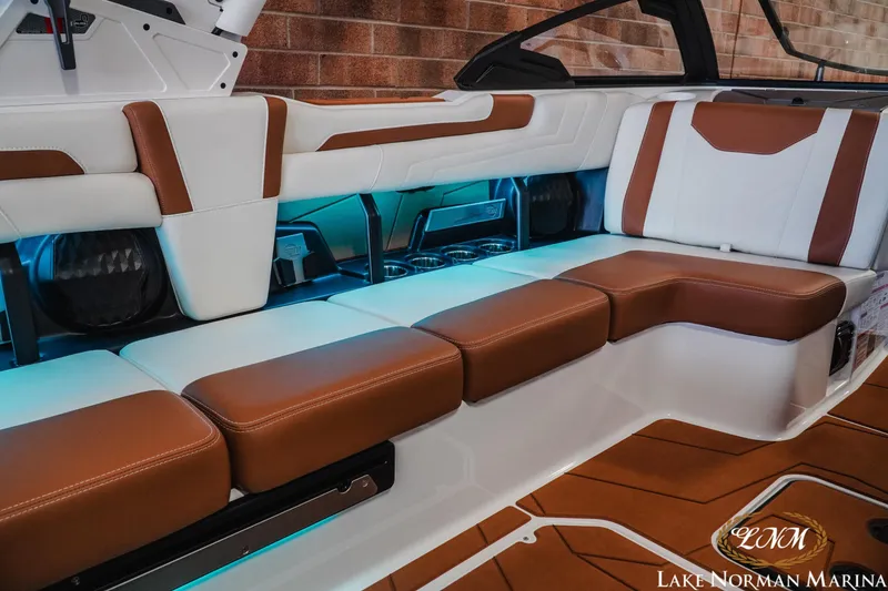 Slide: The Image of Malibu Wakesetter 25 LSV 2025 - 24