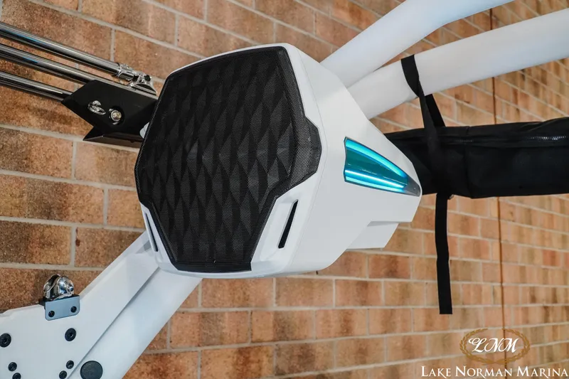 Slide: The Image of Malibu Wakesetter 25 LSV 2025 - 26