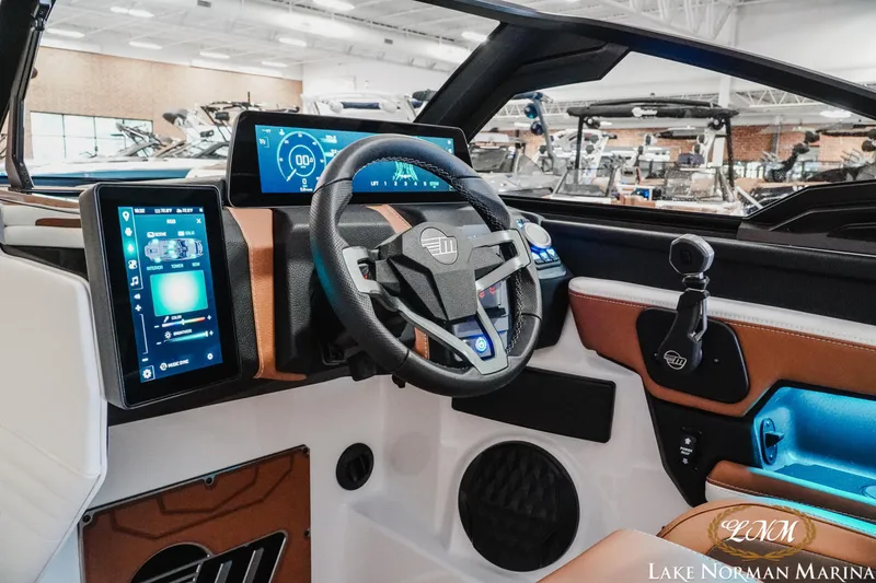 Slide: The Image of Malibu Wakesetter 25 LSV 2025 - 27