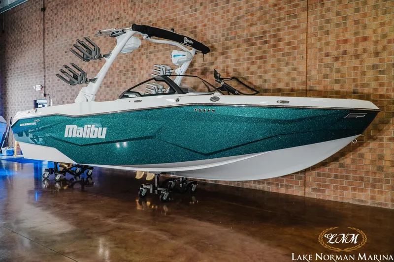 Slide: The Image of Malibu Wakesetter 25 LSV 2025 - 3