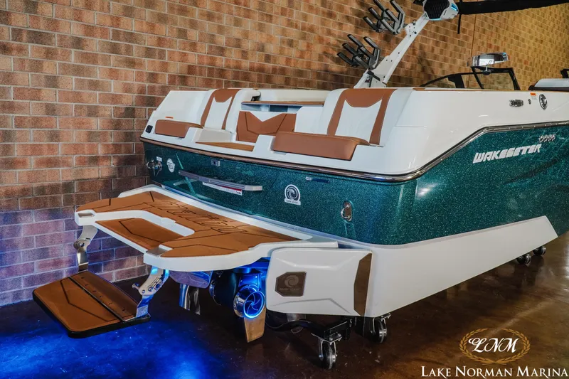 Slide: The Image of Malibu Wakesetter 25 LSV 2025 - 8