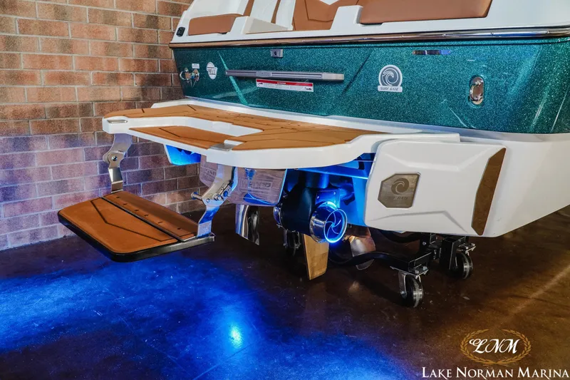 Slide: The Image of Malibu Wakesetter 25 LSV 2025 - 9