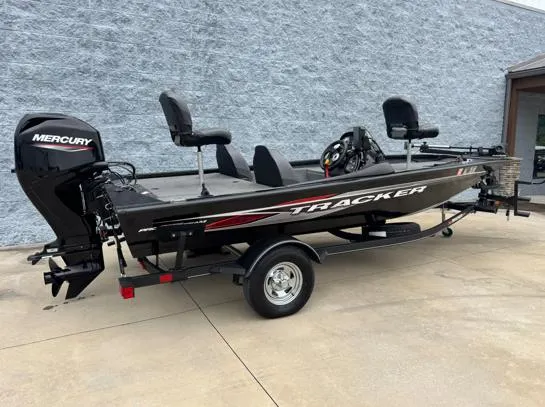 Slide: The Image of 2021 Tracker PRO TEAM 175 TWX fishing boat with Mercury engine, parked on trailer. - 9