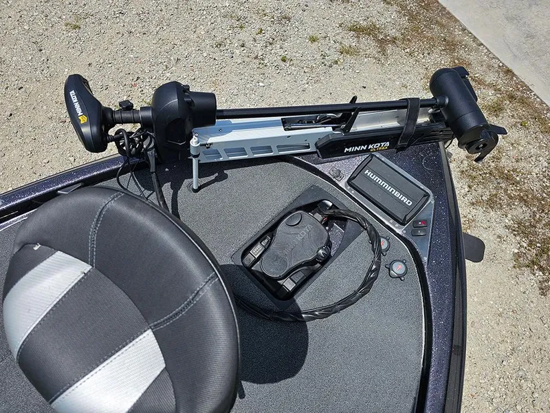 Slide: The Image of 2022 Skeeter ZX200 boat deck with Minn Kota trolling motor and Humminbird fish finder. - 19