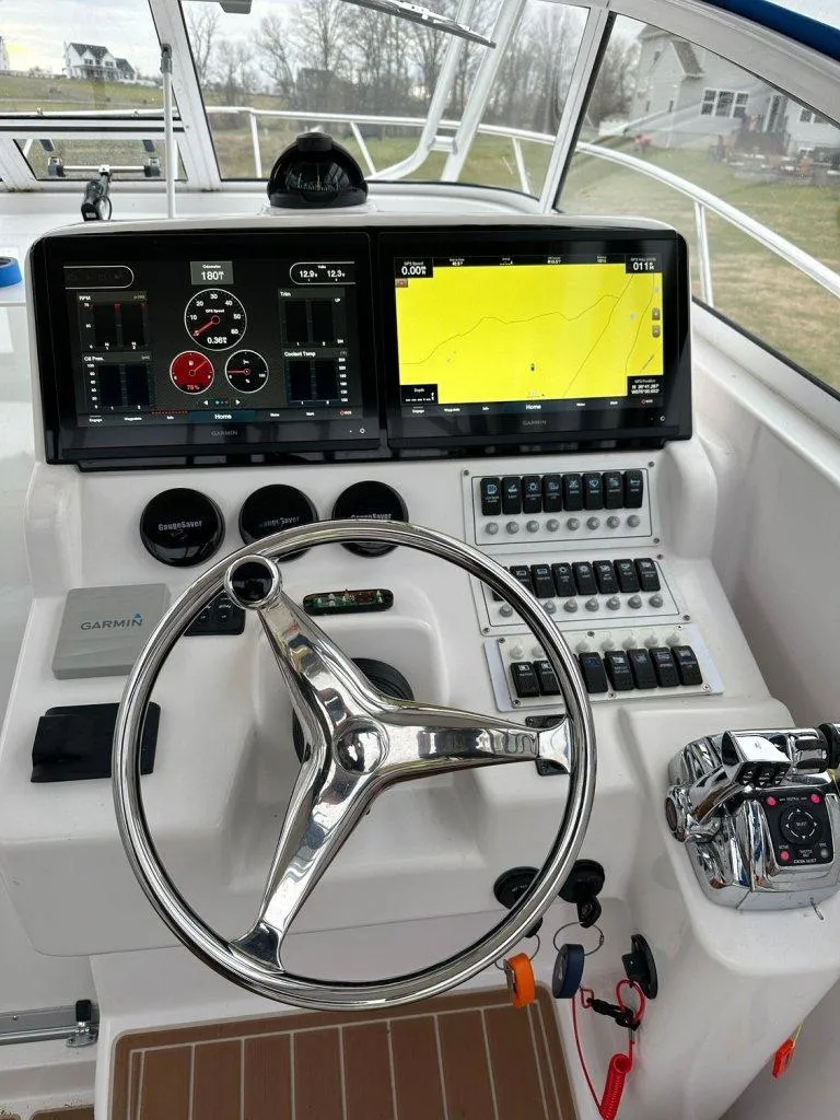 Slide: The Image of 2006 Pro-Line 32 Express helm with modern navigation and control systems. - 4