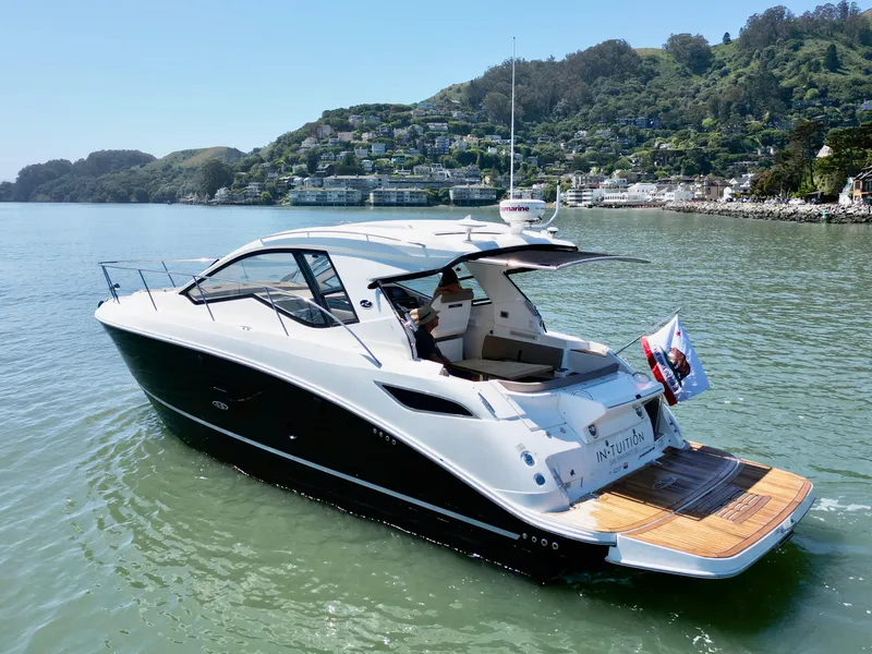 Slide: The Image of Sea Ray Sundancer 350 Coupe 2017 - 10