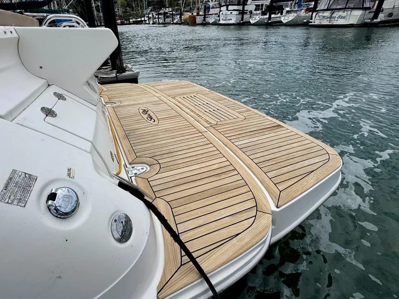 Slide: The Image of Sea Ray Sundancer 350 Coupe 2017 - 12