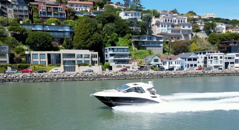 Slide: The Image of Sea Ray Sundancer 350 Coupe 2017 - 25