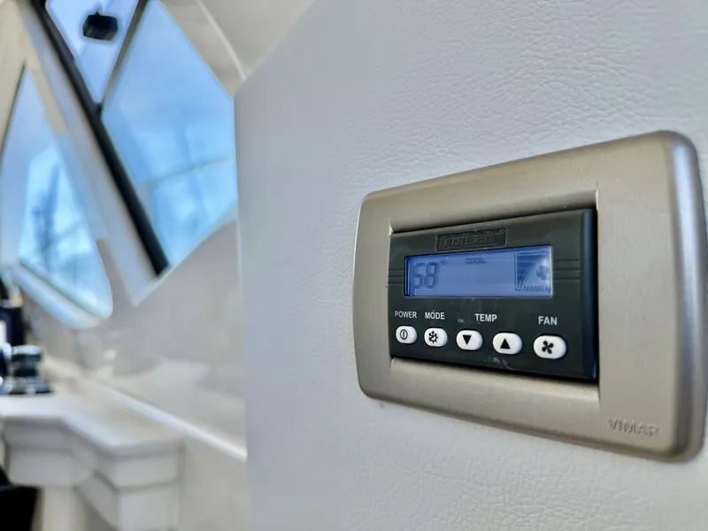 Slide: The Image of Sea Ray Sundancer 350 Coupe 2017 - 34