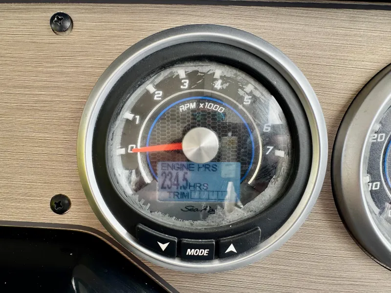 Slide: The Image of Sea Ray Sundancer 350 Coupe 2017 - 37