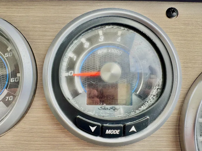 Slide: The Image of Sea Ray Sundancer 350 Coupe 2017 - 38