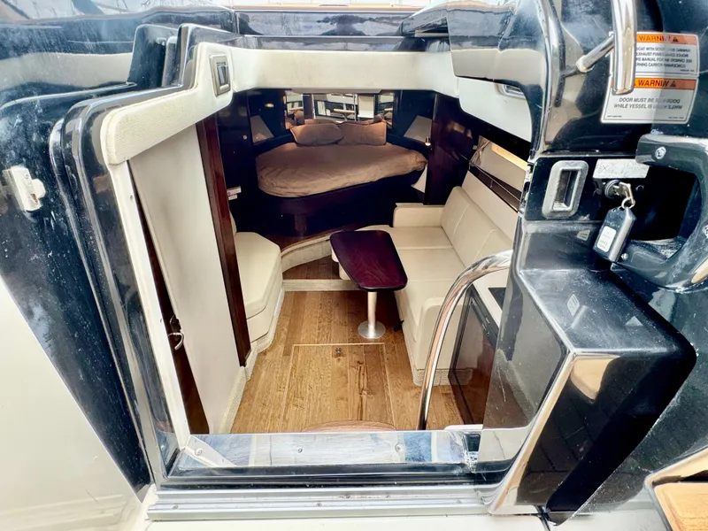 Slide: The Image of Sea Ray Sundancer 350 Coupe 2017 - 42