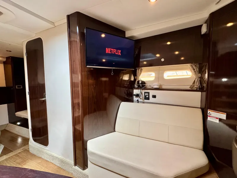 Slide: The Image of Sea Ray Sundancer 350 Coupe 2017 - 45