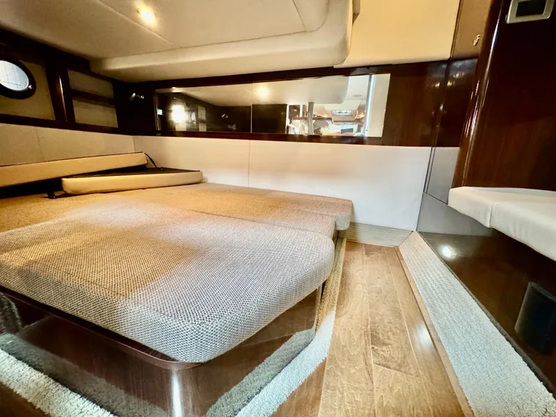 Slide: The Image of Sea Ray Sundancer 350 Coupe 2017 - 52