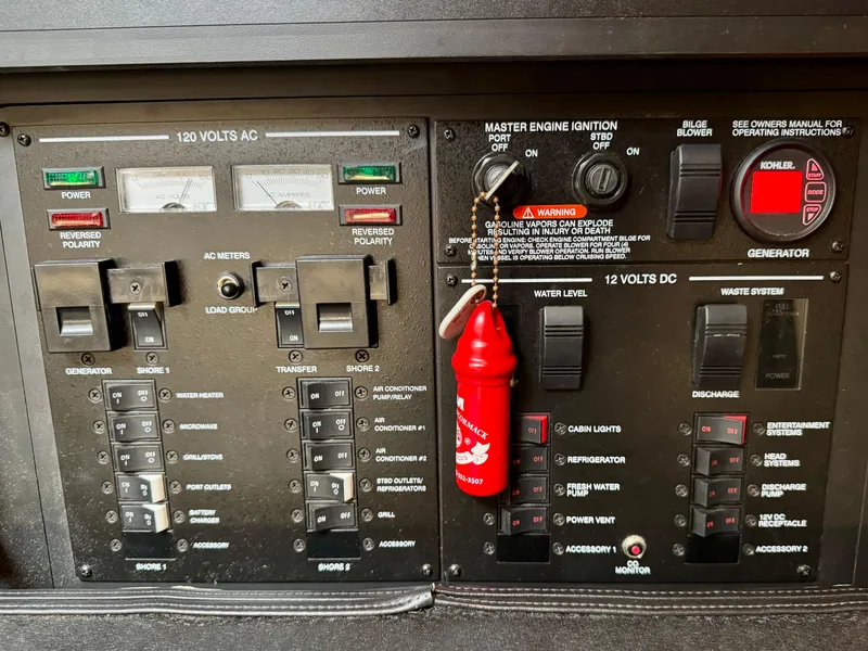 Slide: The Image of Sea Ray Sundancer 350 Coupe 2017 - 56