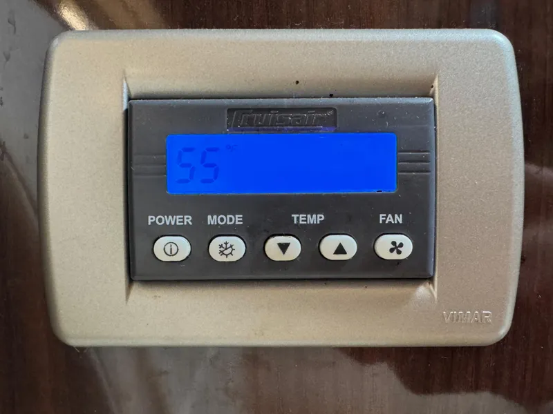 Slide: The Image of Sea Ray Sundancer 350 Coupe 2017 - 57