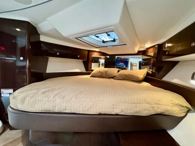 Slide: The Image of Sea Ray Sundancer 350 Coupe 2017 - 58