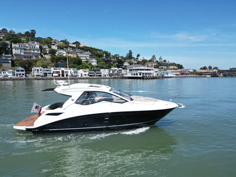 Slide: The Image of Sea Ray Sundancer 350 Coupe 2017 - 6