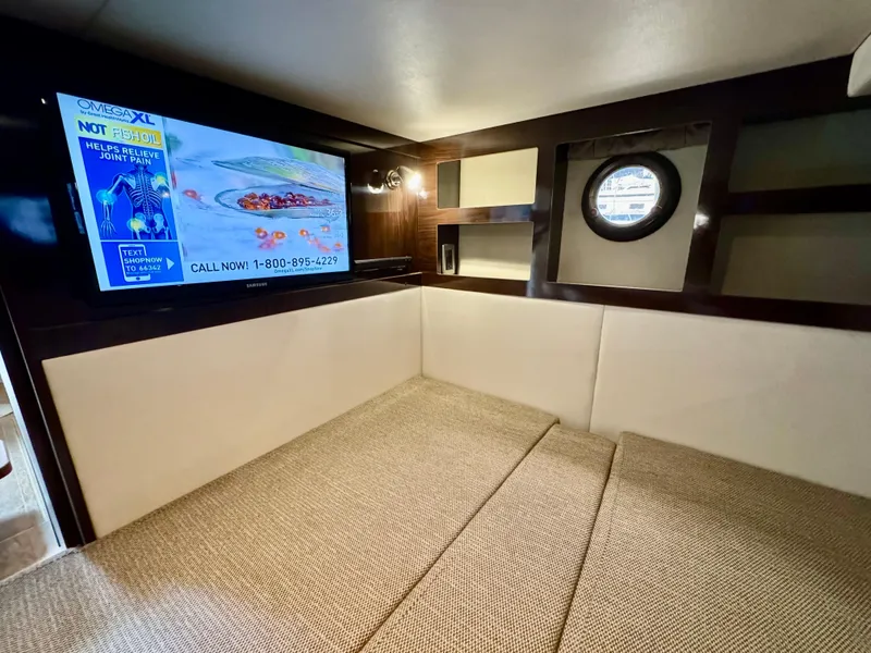 Slide: The Image of Sea Ray Sundancer 350 Coupe 2017 - 62